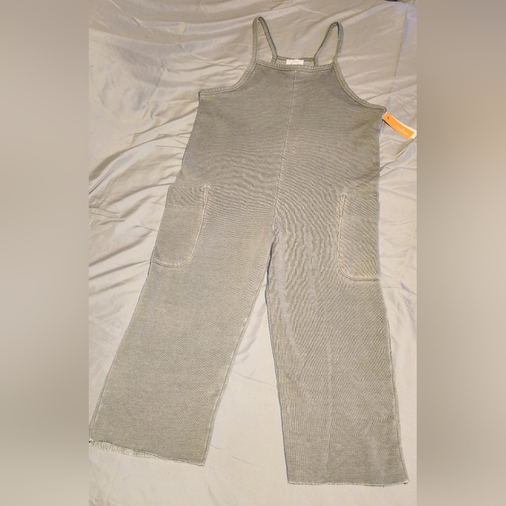 Colsie women's sleeveless wide-leg jumpsuit